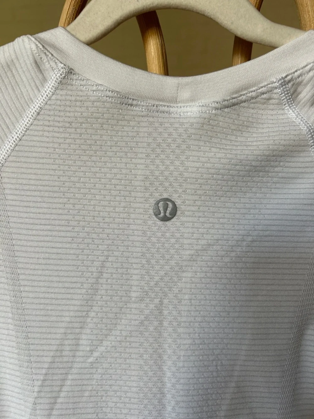 Women’s Lululemon White Swiftly Tech Long Sleeve Top